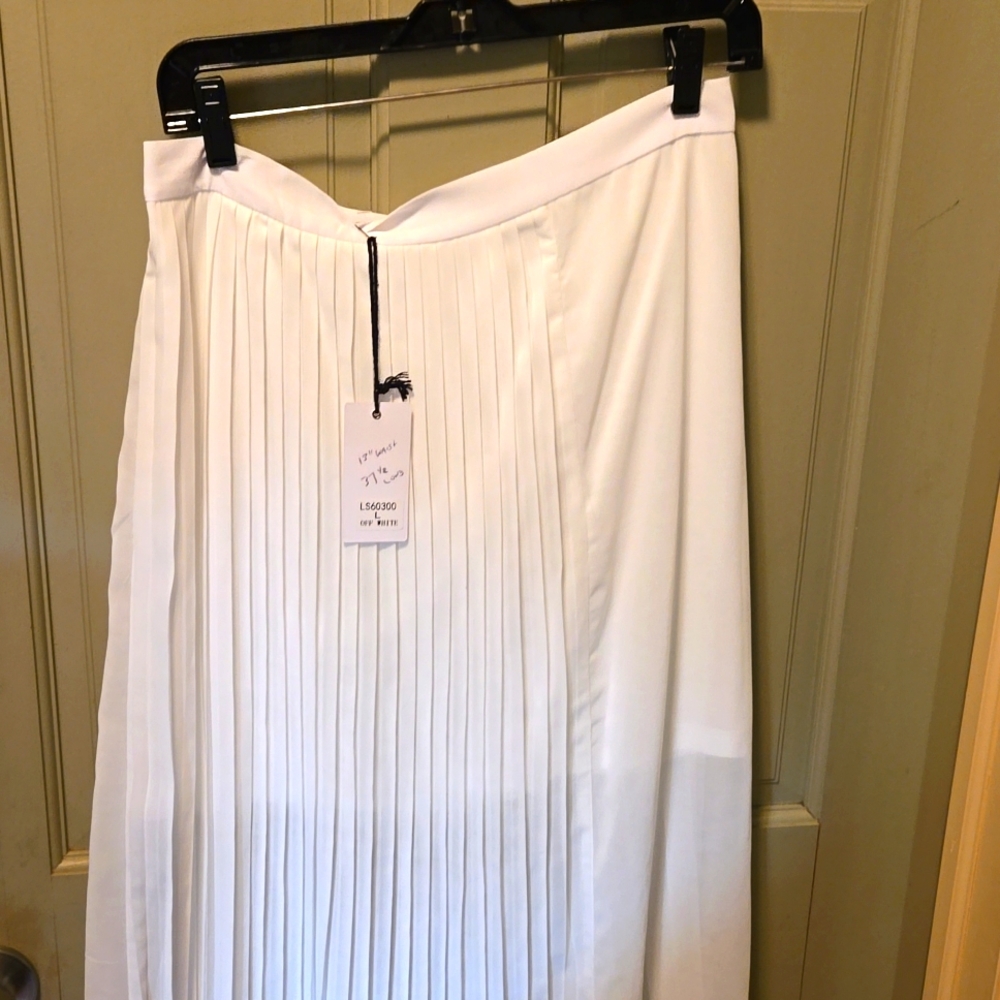 LOVE RICHE WHITE PLEATED LONG MAXI SKIRT NWT 13" WAIST 37.5 LENGTH